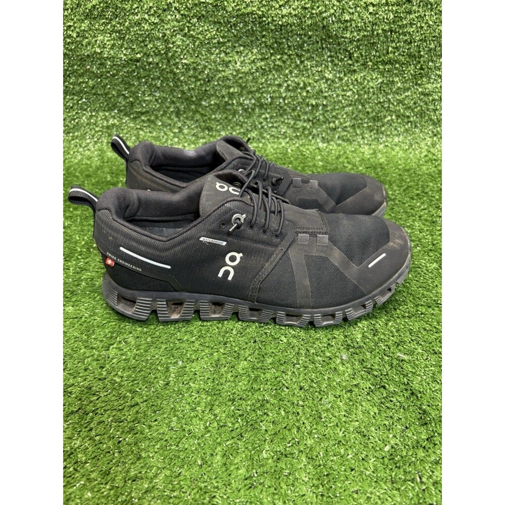 On Cloud 5 Waterproof Womens Running Shoes Black Cushioned Comfort Size 8.5